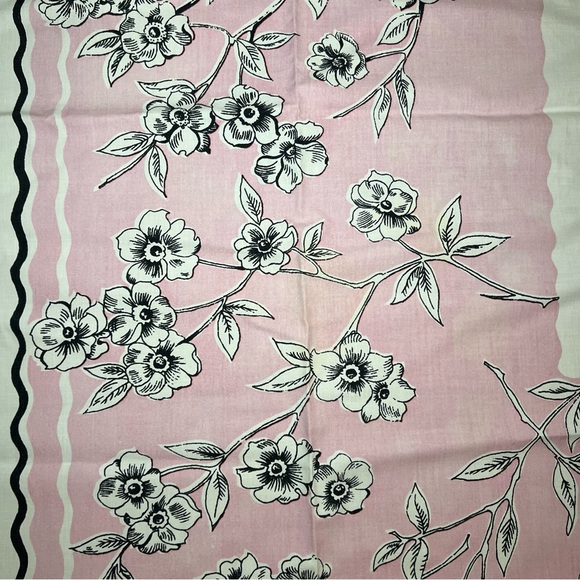 1940s Era Pink Black White Floral Tablecloth 63” x 57” Beautifully Maintained - Picture 3 of 10